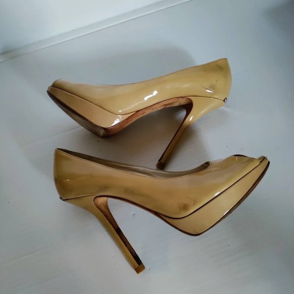 DIOR BEIGE PATENT LEATHER PEEP TOE PUMPS size 36